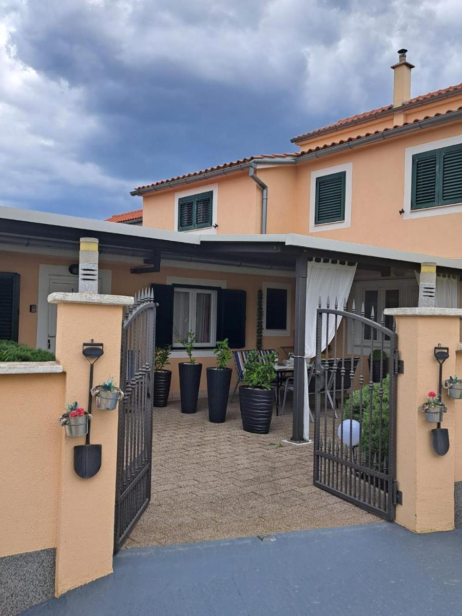 Apartments Anđela - Housity
