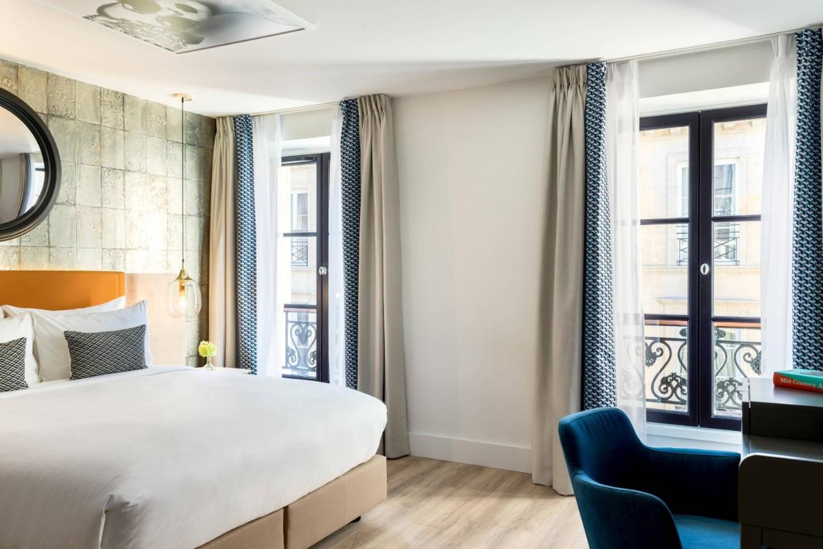 Un ou plusieurs lits dans un hébergement de l'établissement Renaissance Paris Vendome Hotel