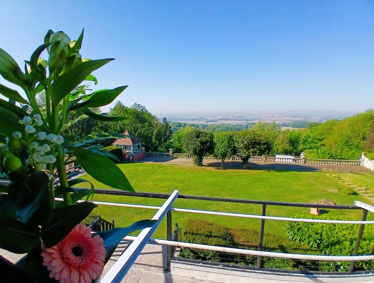 Vue générale sur la montagne ou vue sur la montagne depuis l'hôtel