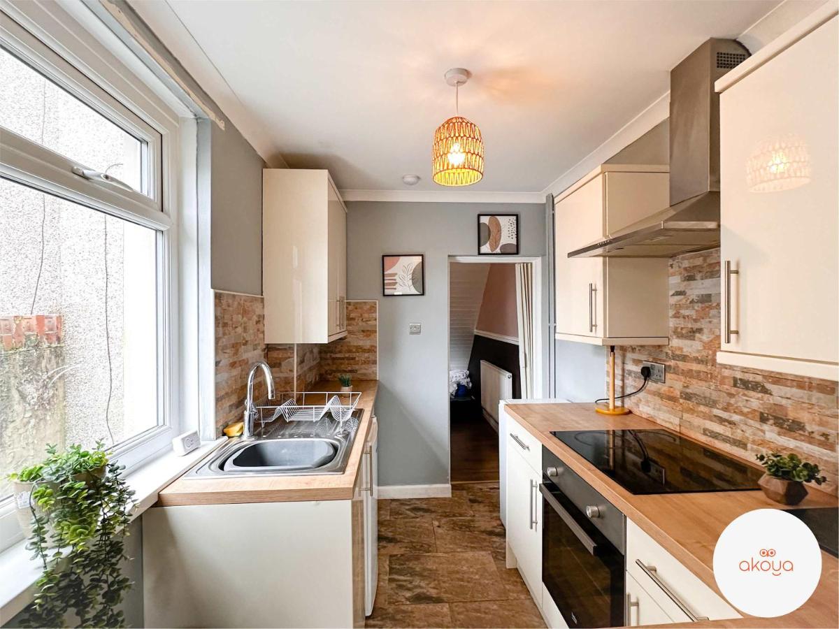 Perfect Booking 3 Bed Home in Abertillery - Housity
