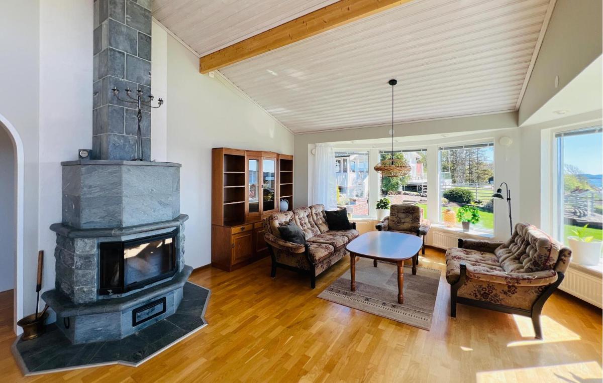 2 Bedroom Lovely Home In Uddevalla - Housity