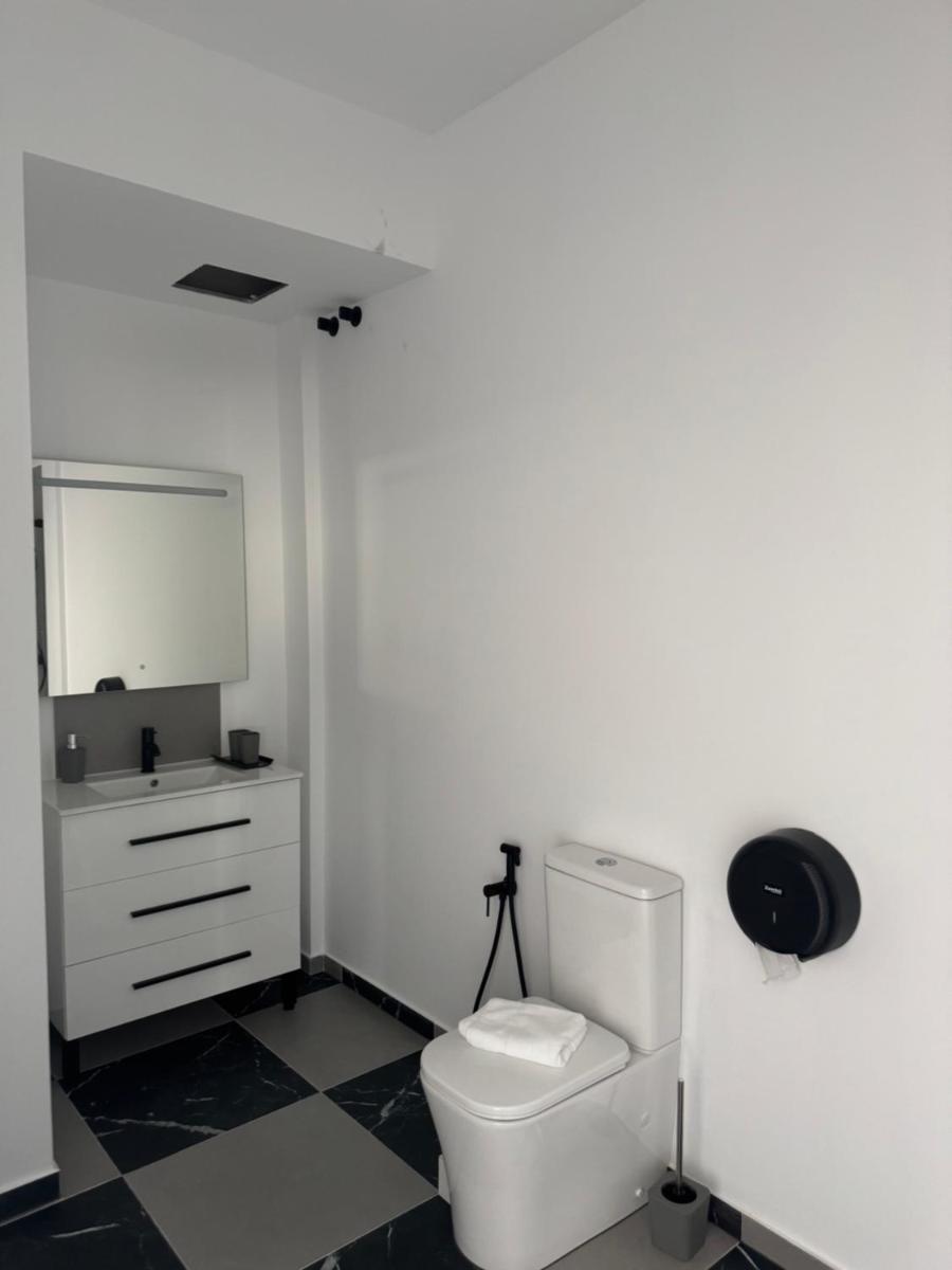 B6 Hotel - Housity