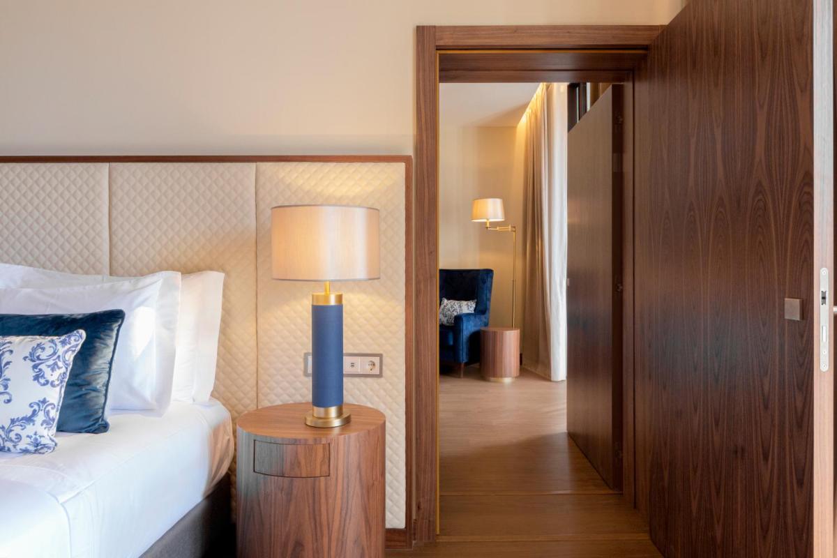 Uma cama ou camas num quarto em Boeira Garden Hotel Porto Gaia, Curio Collection by Hilton