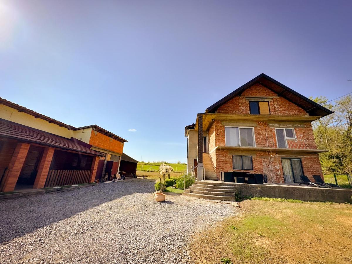 SuNhouse41 Zagreb - Pool, Garden, BBQ and Community Area - Housity