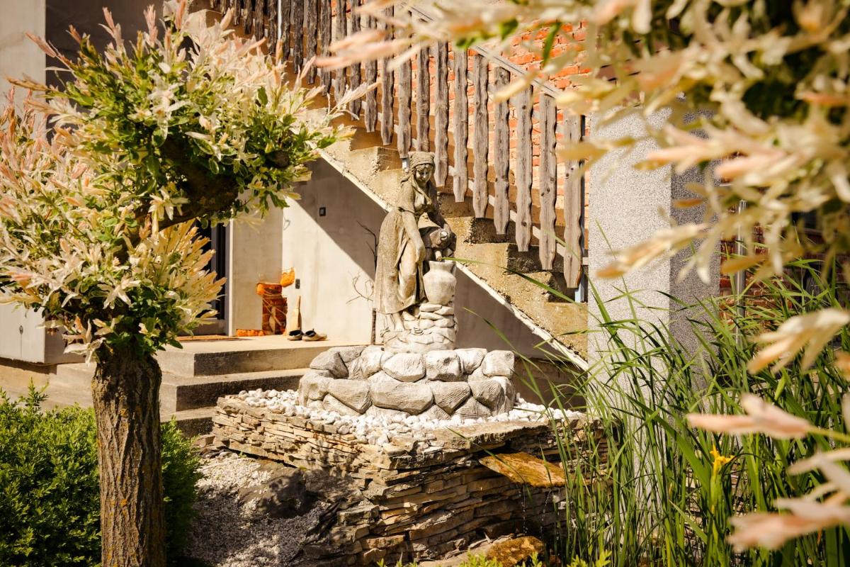 SuNhouse41 Zagreb - Pool, Garden, BBQ and Community Area - Housity