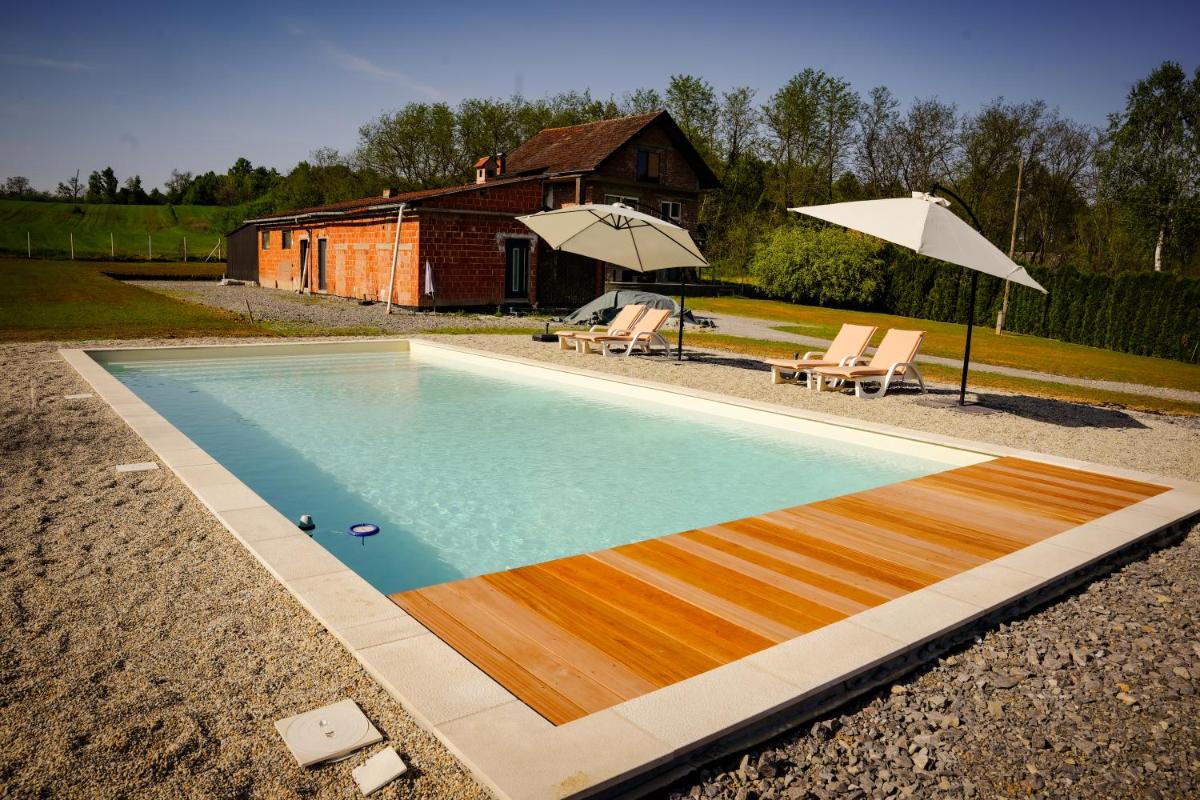 SuNhouse41 Zagreb - Pool, Garden, BBQ and Community Area - Housity