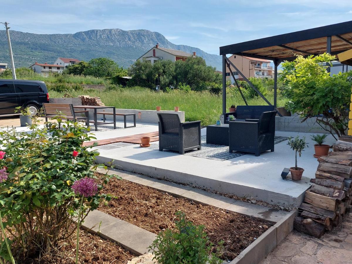 Spacious apartment close to the sea in Split area - Housity