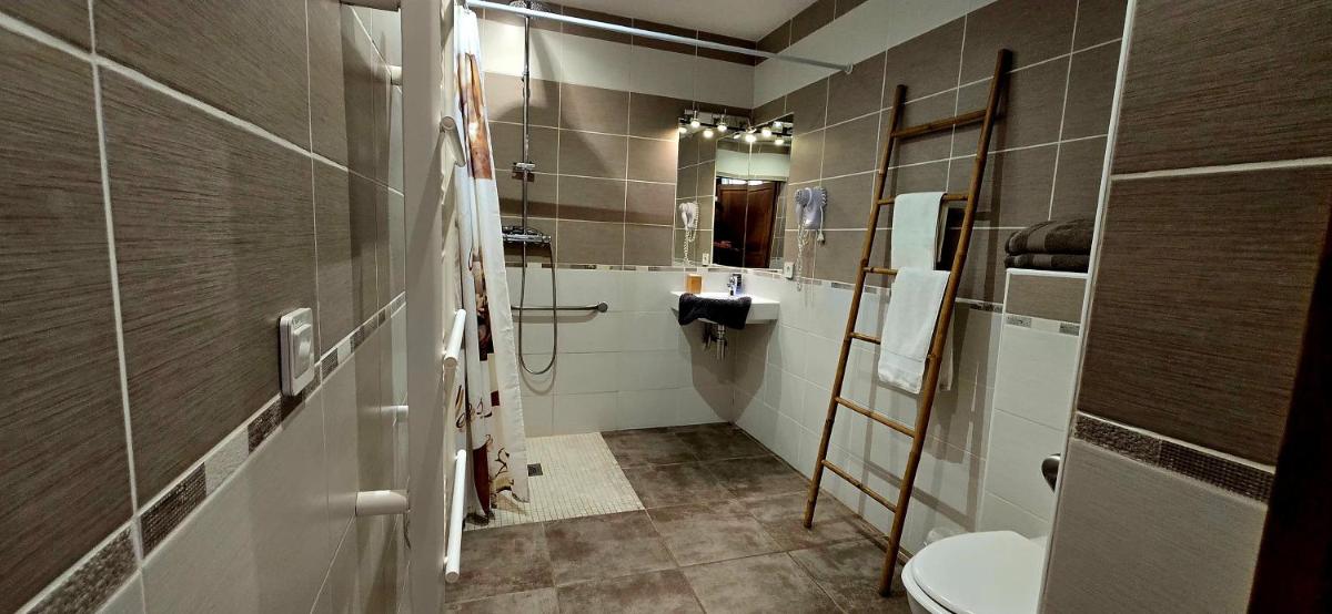 Hotel La Reserve - Housity