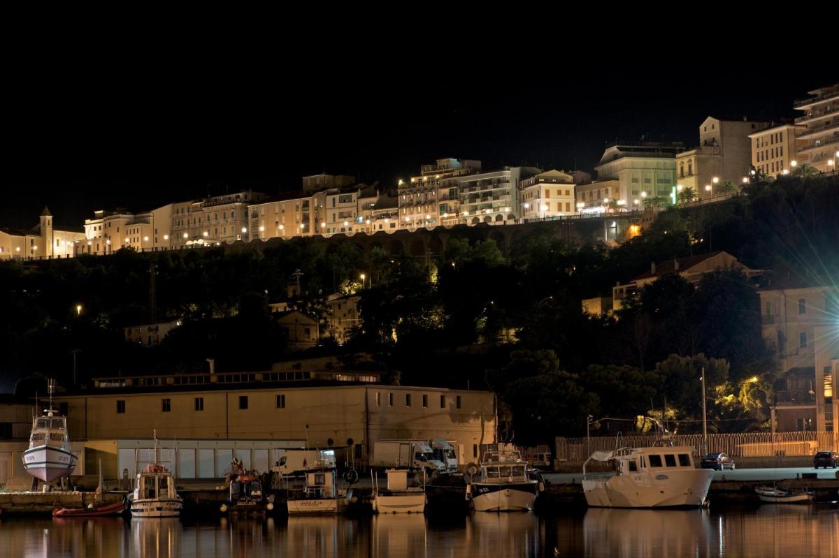 Hotel Ideale - Housity