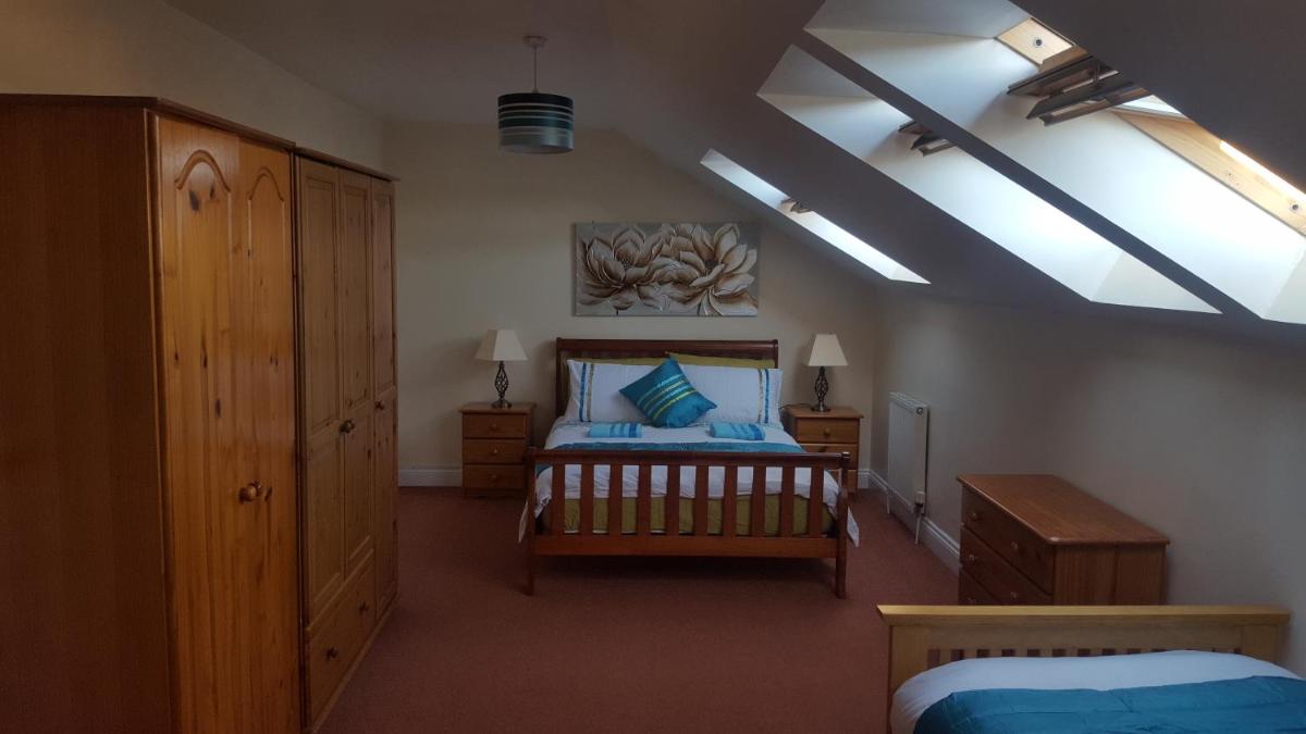 Penthouse Apartment Sleeps 11 - Housity