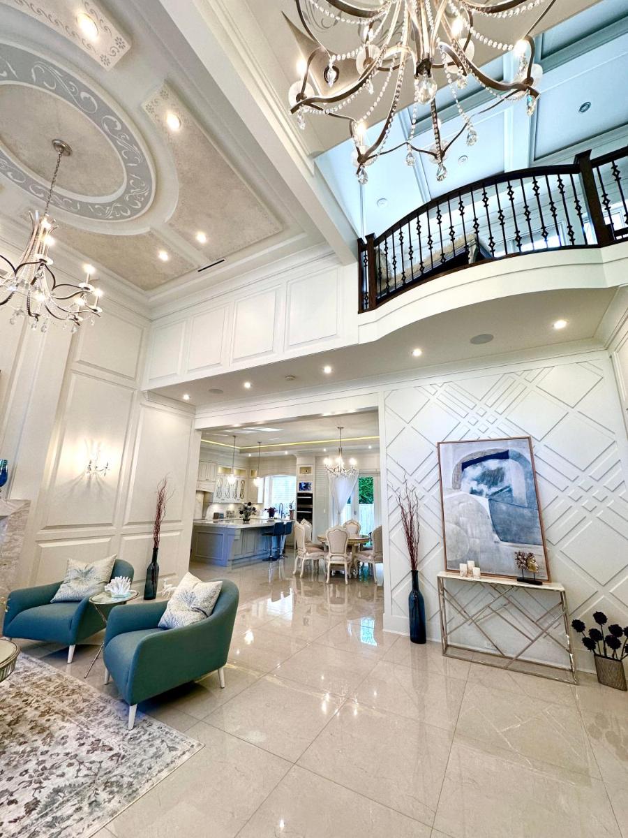 Vancouver Shangrila House - Housity