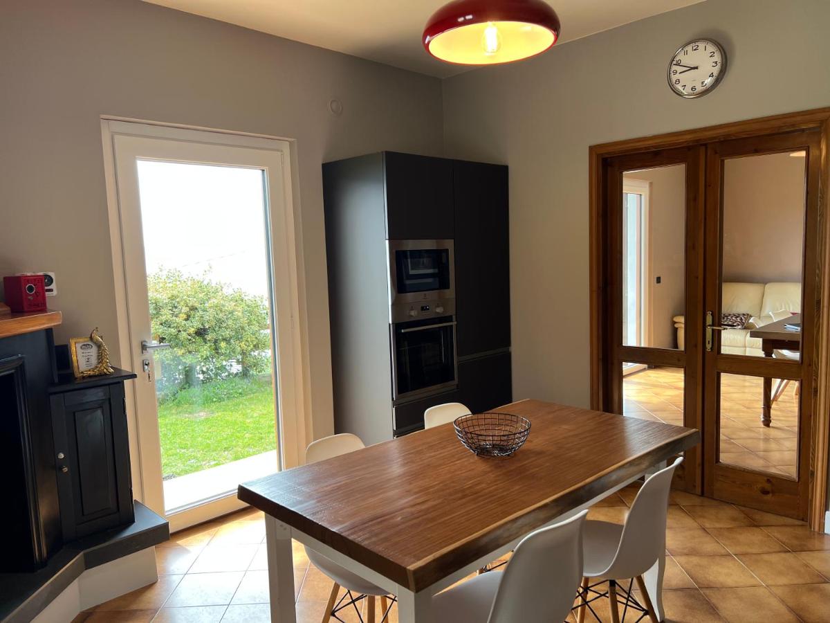 VillaTullia Ferienhaus mit Seesicht Gardasee - Housity
