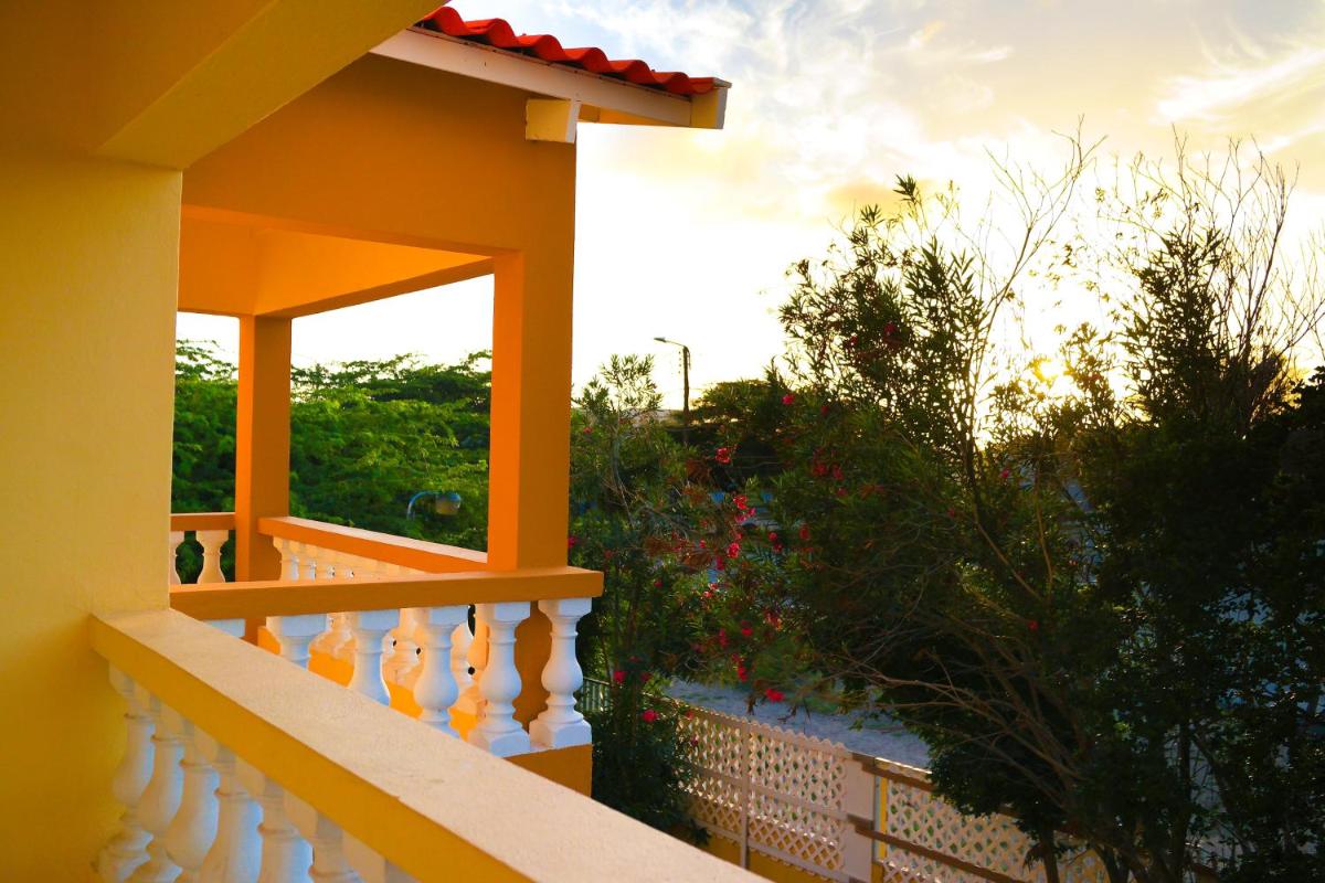 Coconut Inn - Housity
