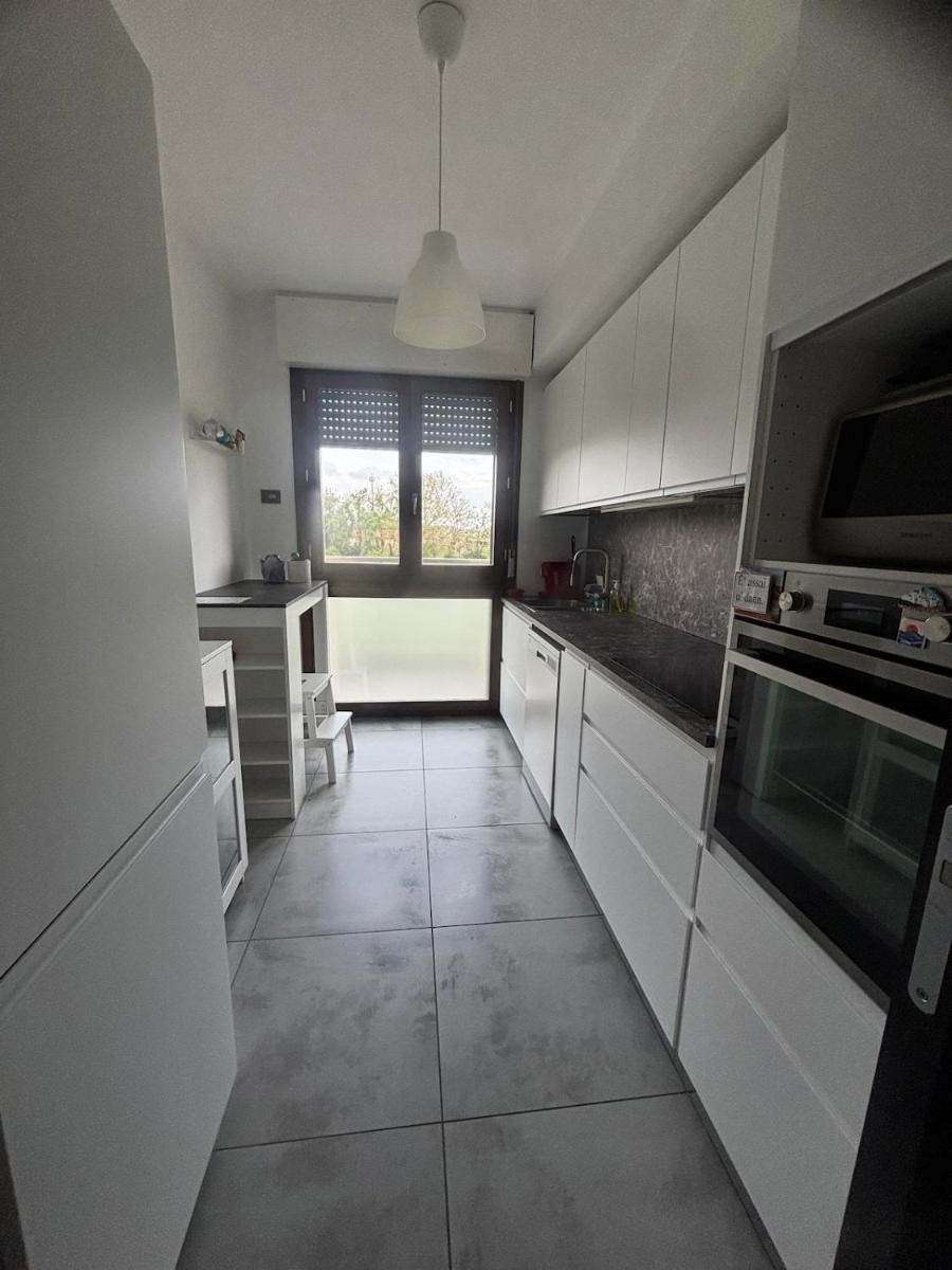Modern Apartment with Balcony 2 Bedrooms & 2 Bathrooms near Cremona Fair - Housity