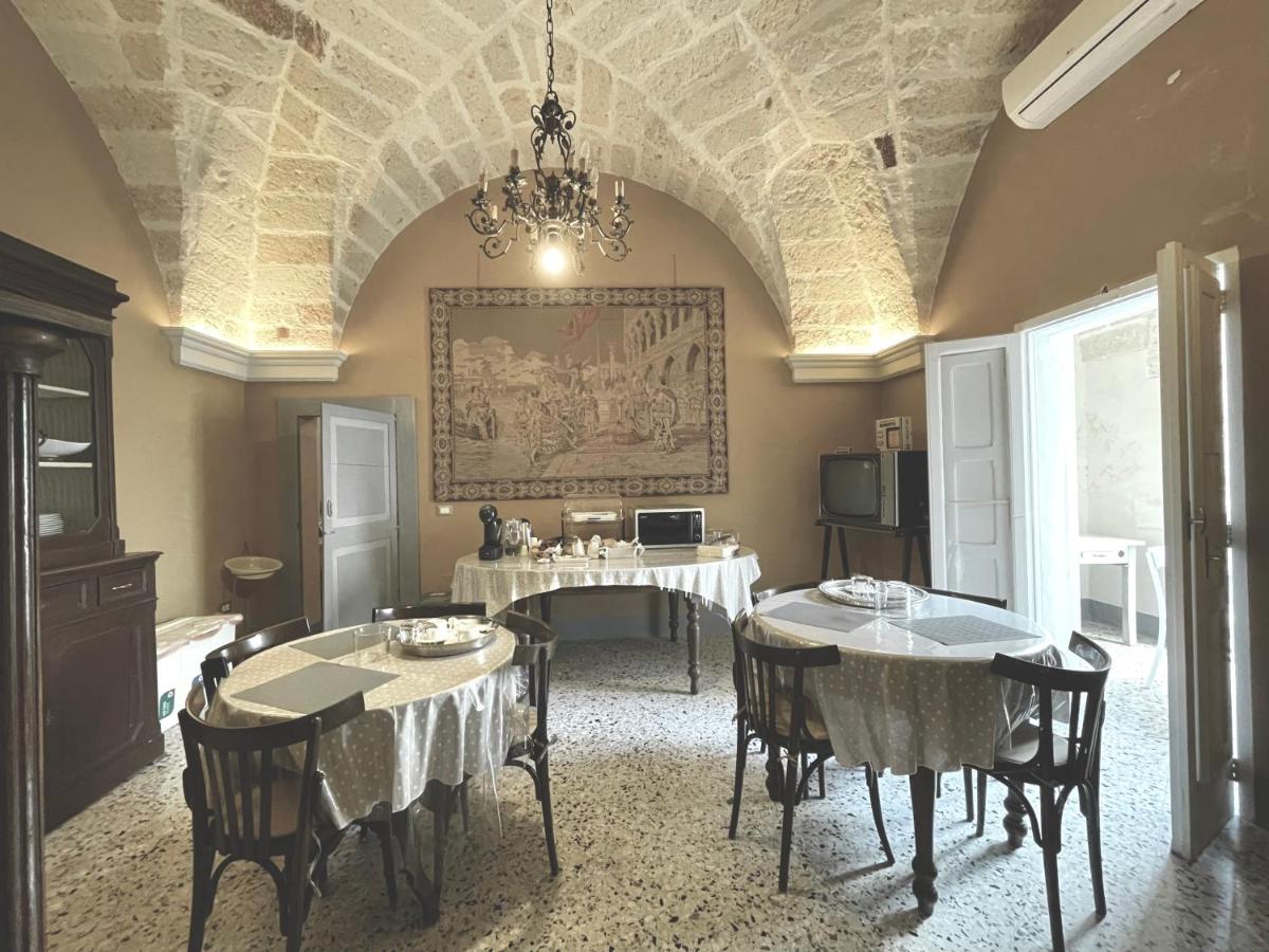 Palazzo de Carlo e il parco dei 7 pozzi - Housity