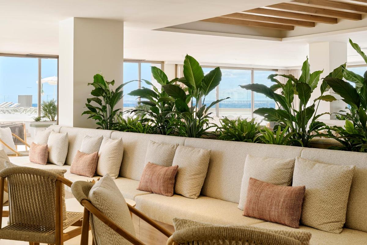 Zona de estar de Iberostar Selection Es Trenc -New Opening-