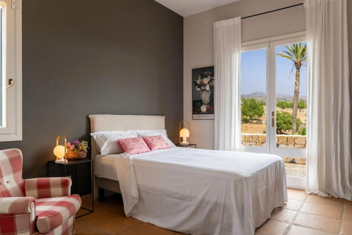 Spacious villa in Sant Llorenc 230 m² private pool sea view - Housity