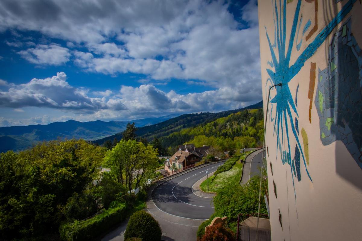 Vue générale sur la montagne ou vue sur la montagne depuis l'hôtel