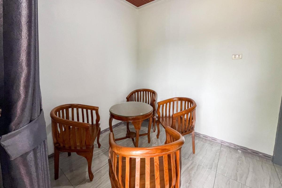 RedDoorz at Mbak Tinem Near Bandara Lubuk Linggau - Housity