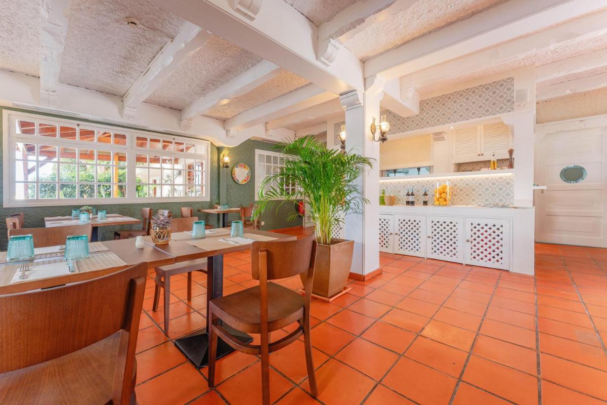 Um restaurante ou outro lugar para comer em Sentido Galomar - Adults Only