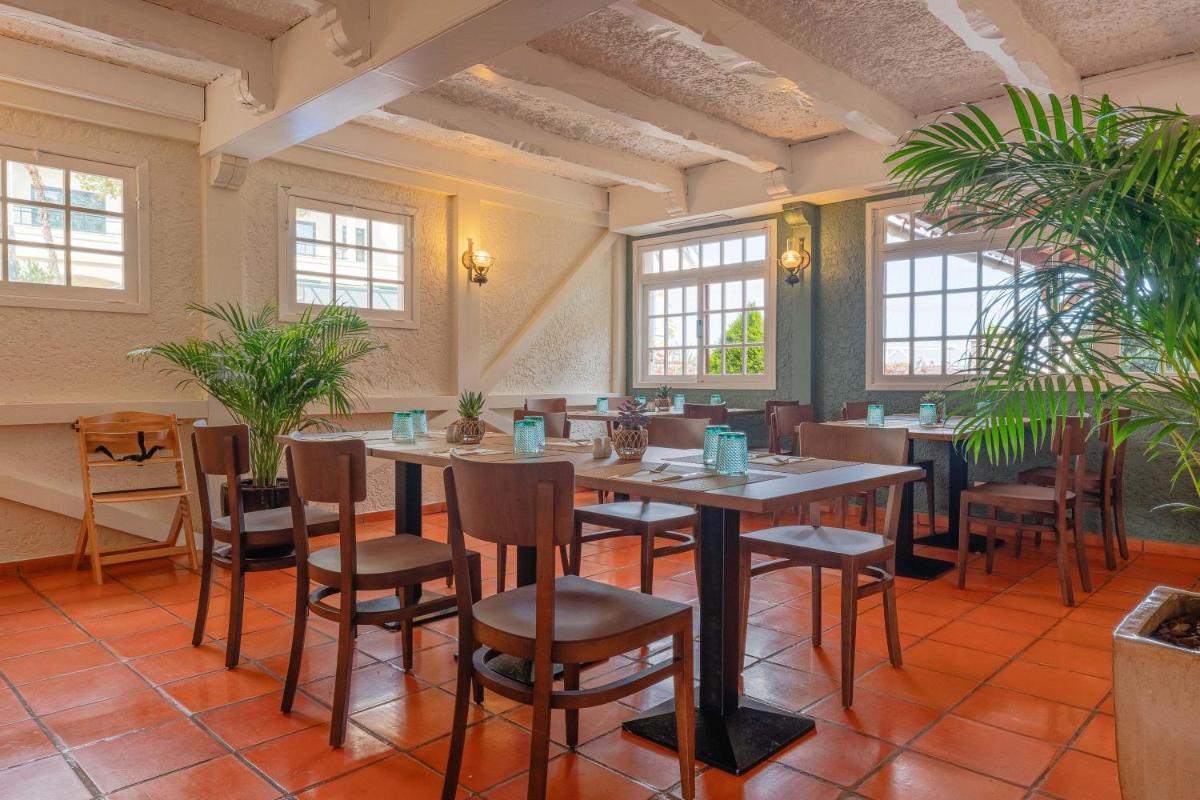 Um restaurante ou outro lugar para comer em Sentido Galomar - Adults Only
