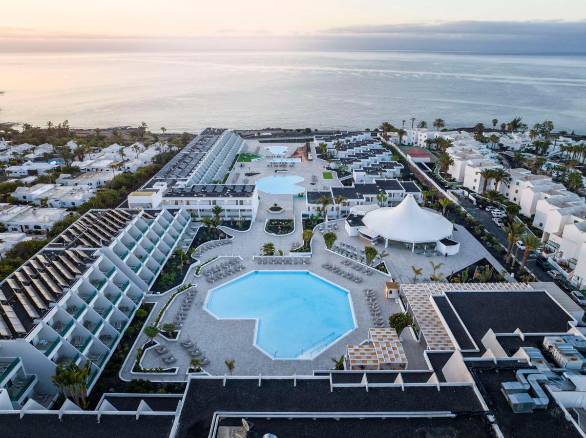 Piscina en o cerca de Radisson Blu Resort, Lanzarote Adults Only
