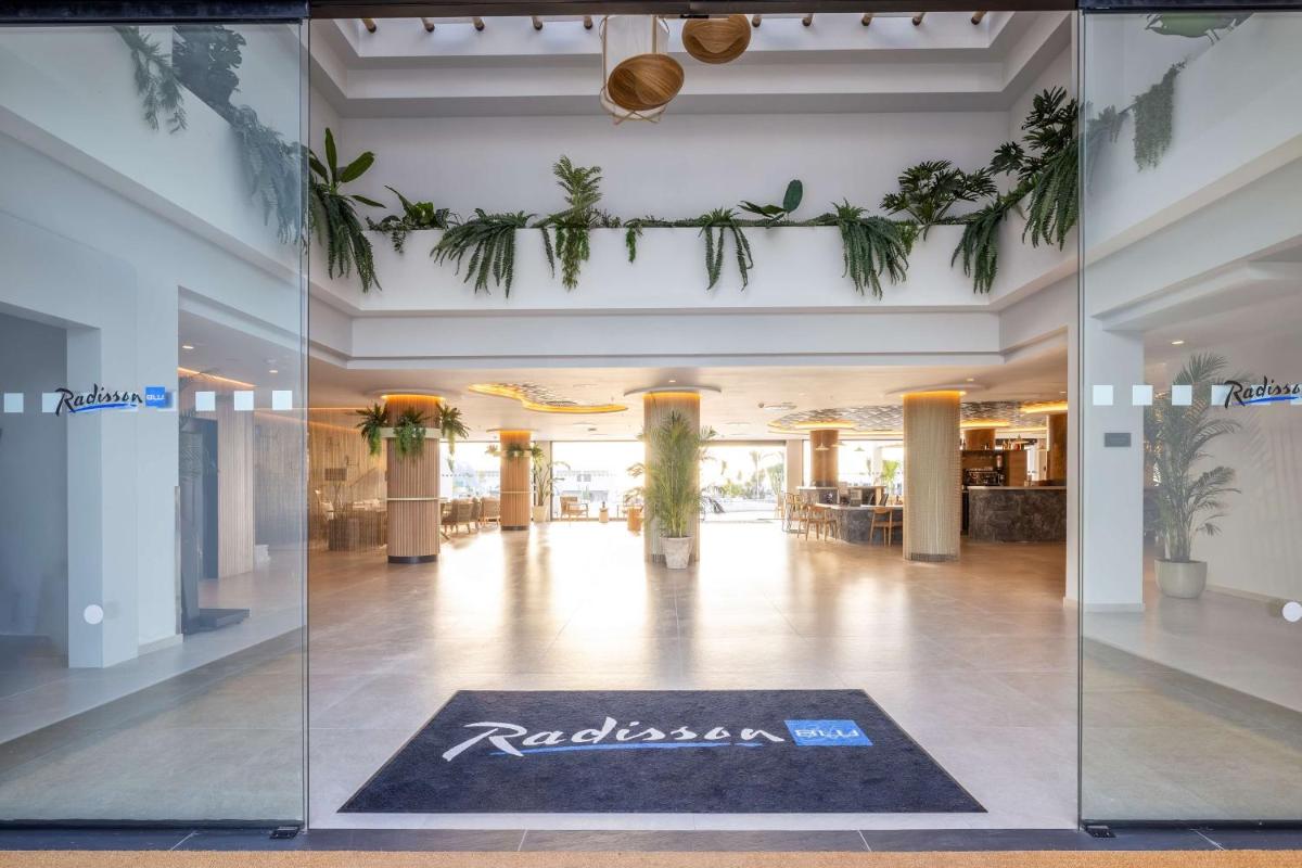 El vestíbulo o zona de recepción de Radisson Blu Resort, Lanzarote Adults Only