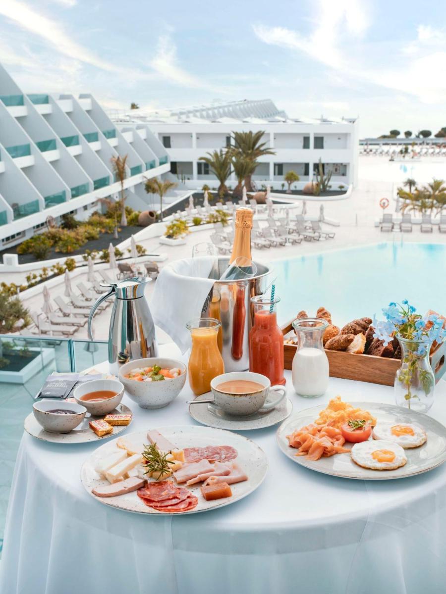 Comida en o cerca de este hotel