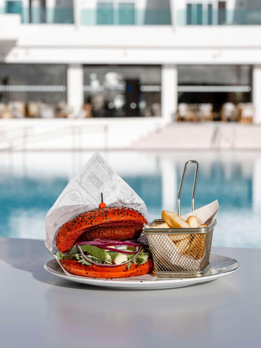 Comida en o cerca de este hotel