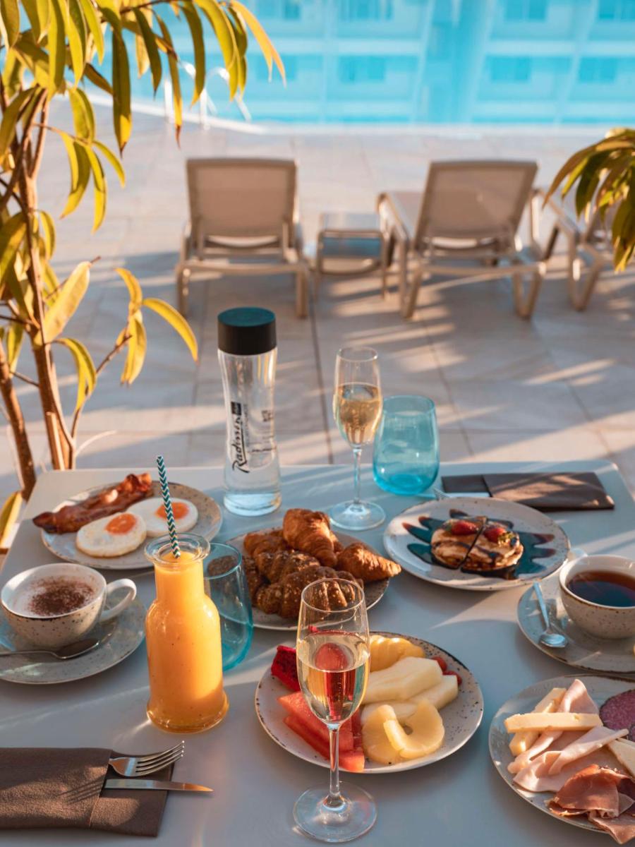 Comida en o cerca de este hotel