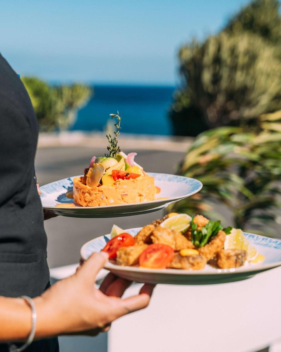 Comida en o cerca de este hotel