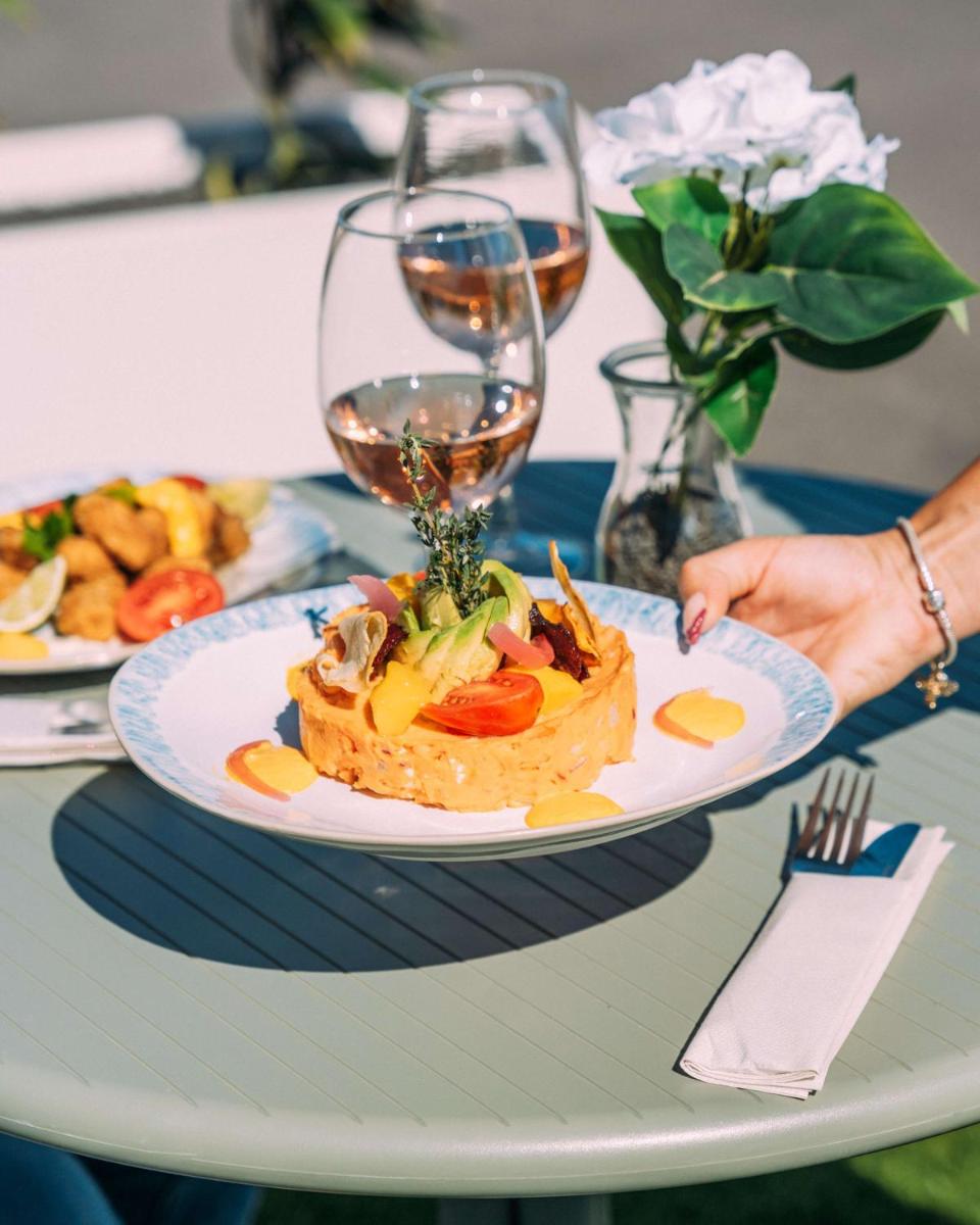 Comida en o cerca de este hotel