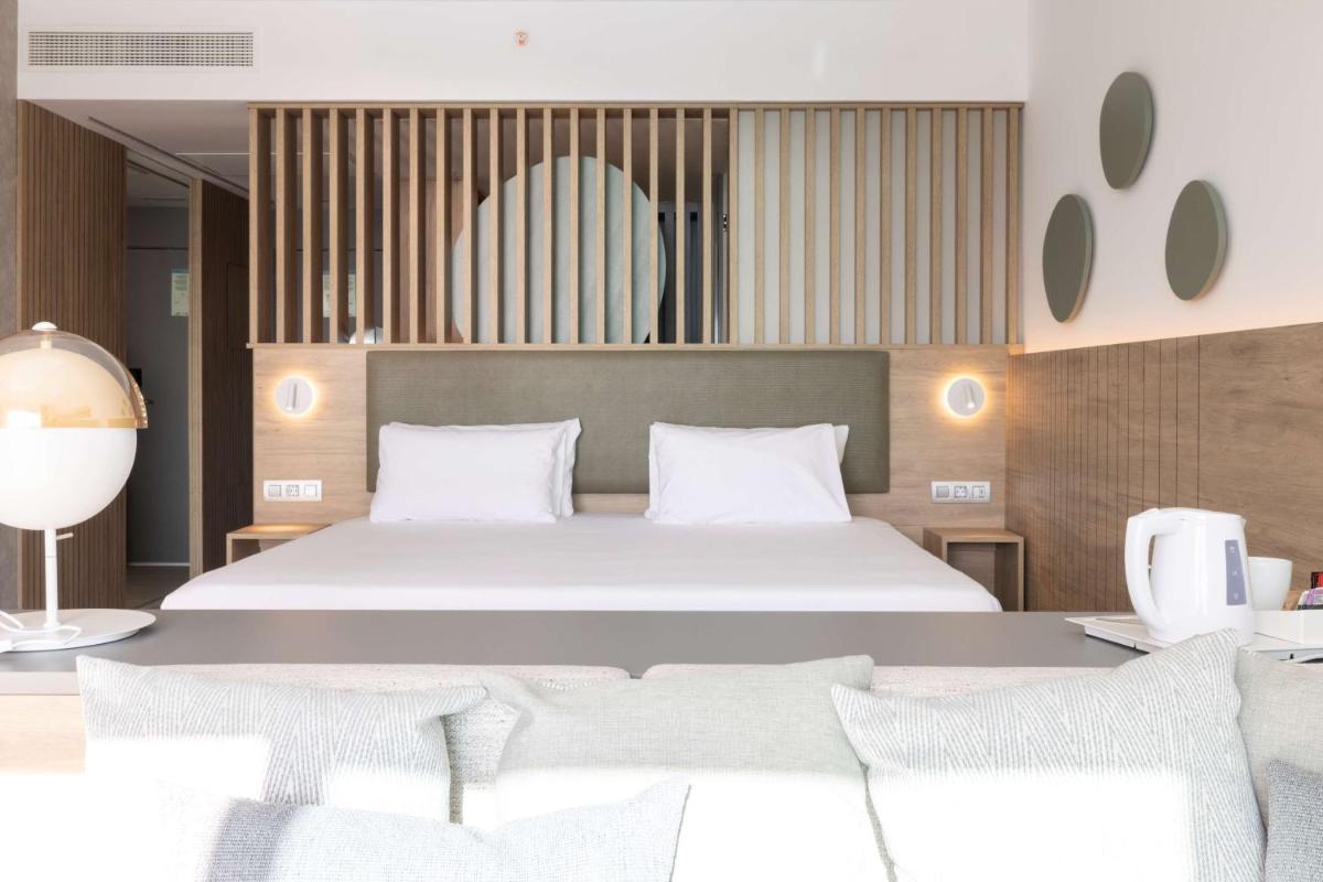 Cama o camas de una habitación en Radisson Blu Resort, Lanzarote Adults Only