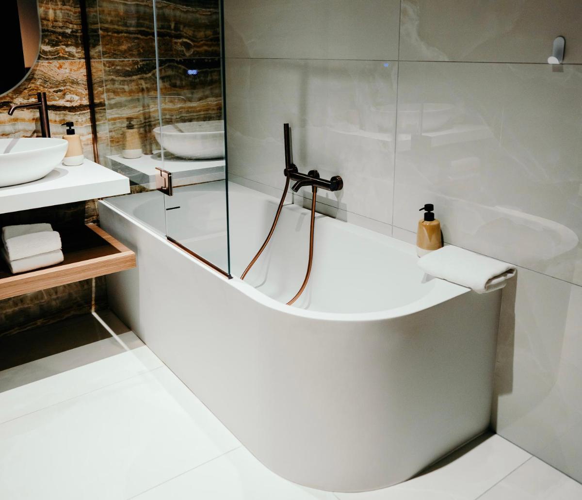 Salle de bains dans l'établissement Hôtel Fesch & Spa