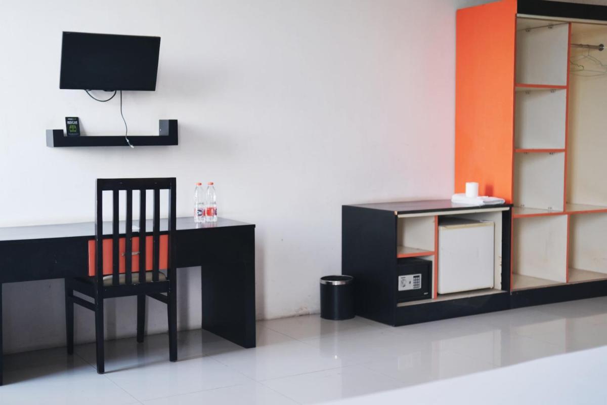 Urbanview Hotel Asyra Makassar - Hizvo