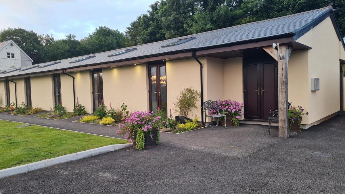 The Old Mountain Stables Caerllwyn Ganol Farm - Housity