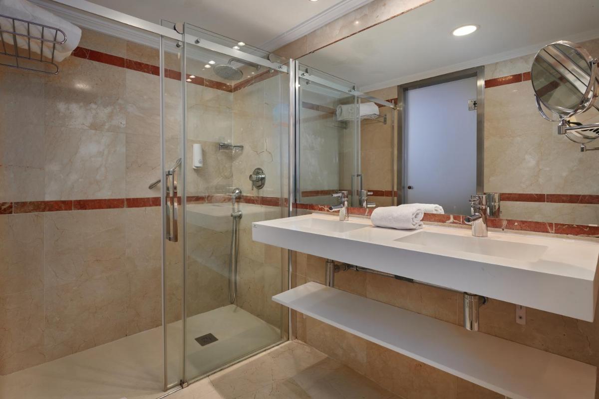 Un baño de Grupotel Acapulco Playa - Adults Only