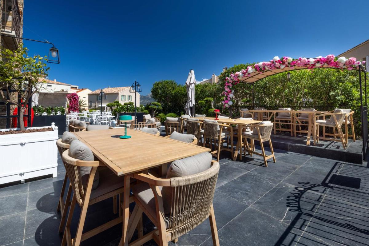 Restaurant ou autre lieu de restauration dans l'établissement Hôtel L'Abbaye