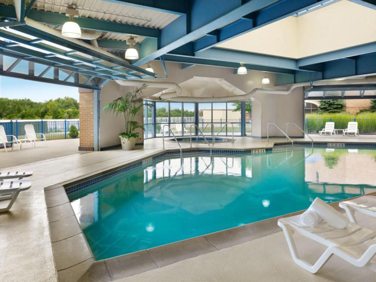 Holiday Inn Hotel & Suites Council Bluffs by IHG - Housity