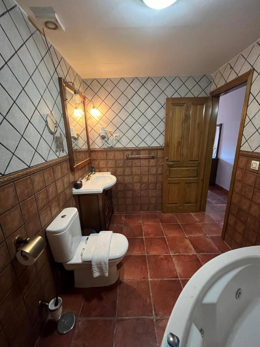 Hotel Rural Cristina - Housity