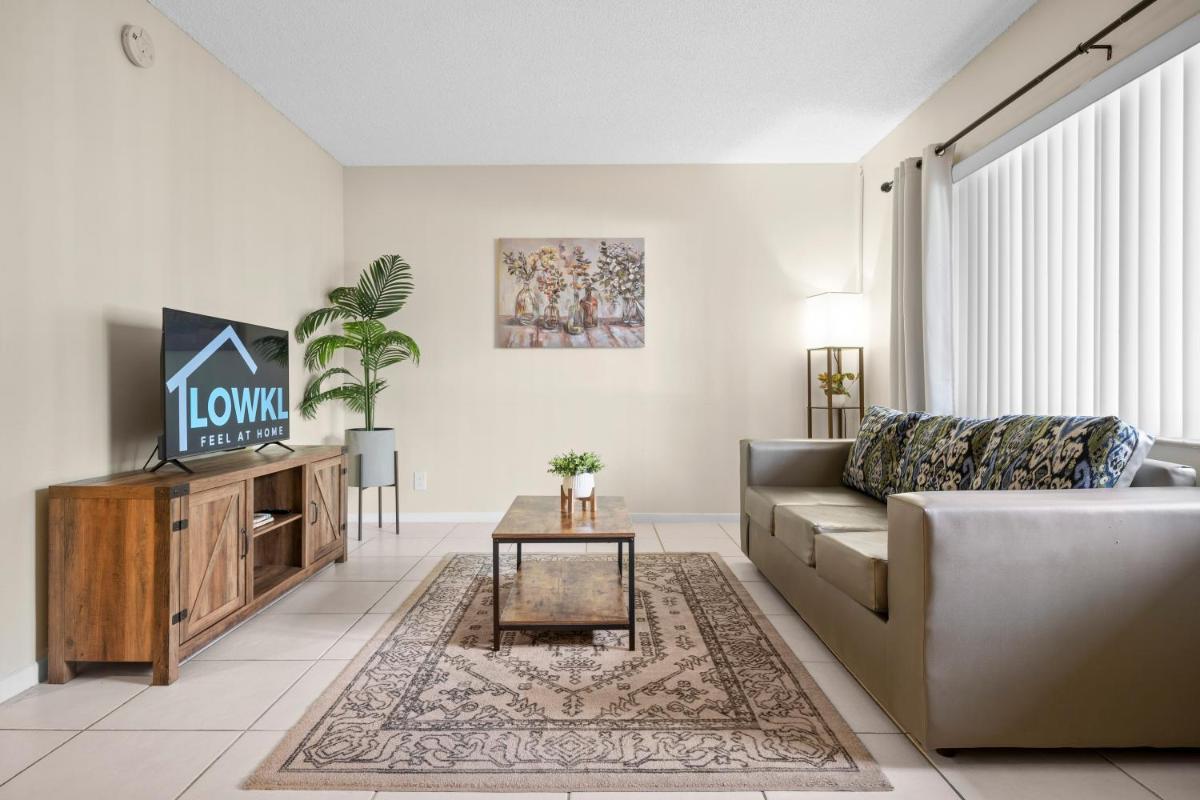 Coco Palms Apartments By Lowkl - Housity