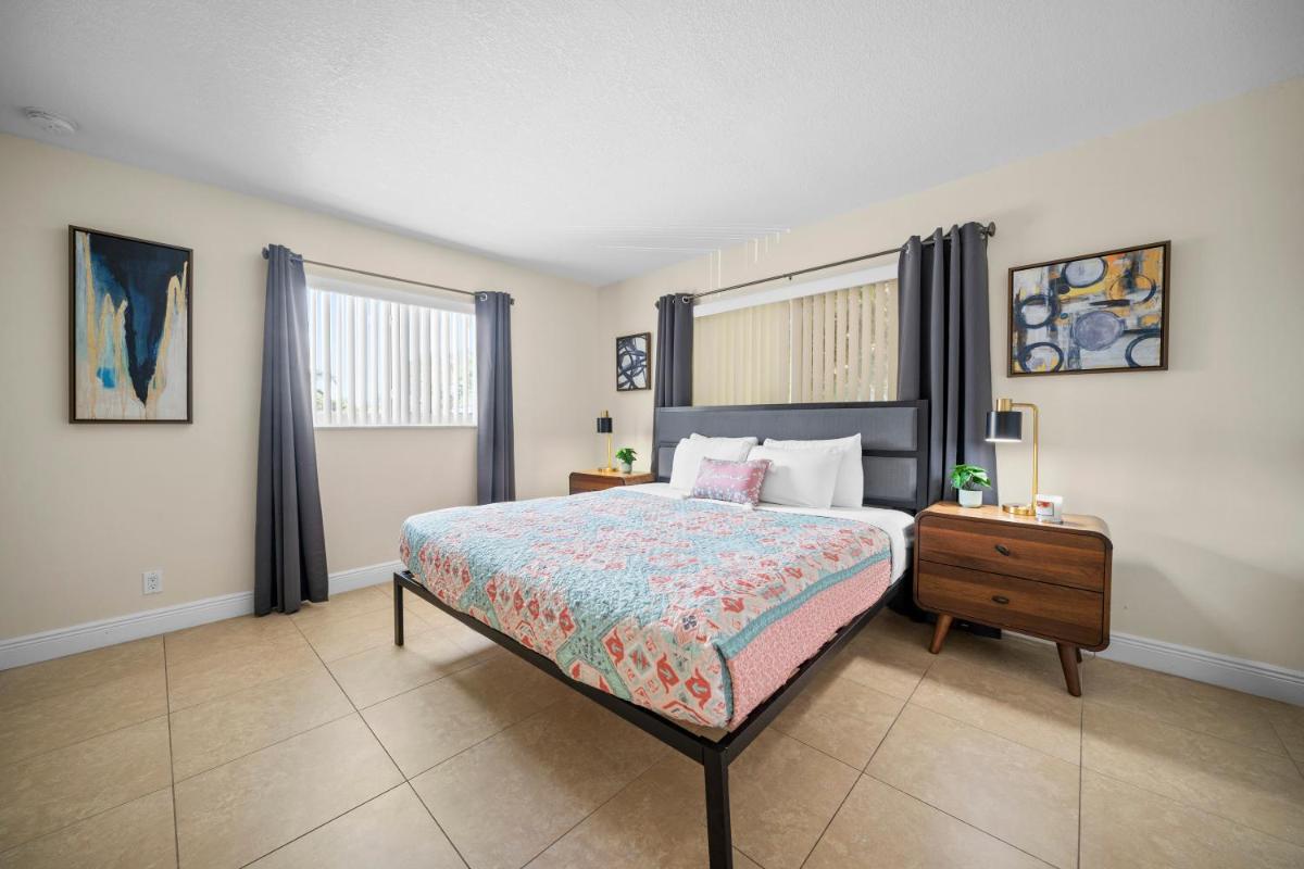 Coco Palms Apartments By Lowkl - Housity