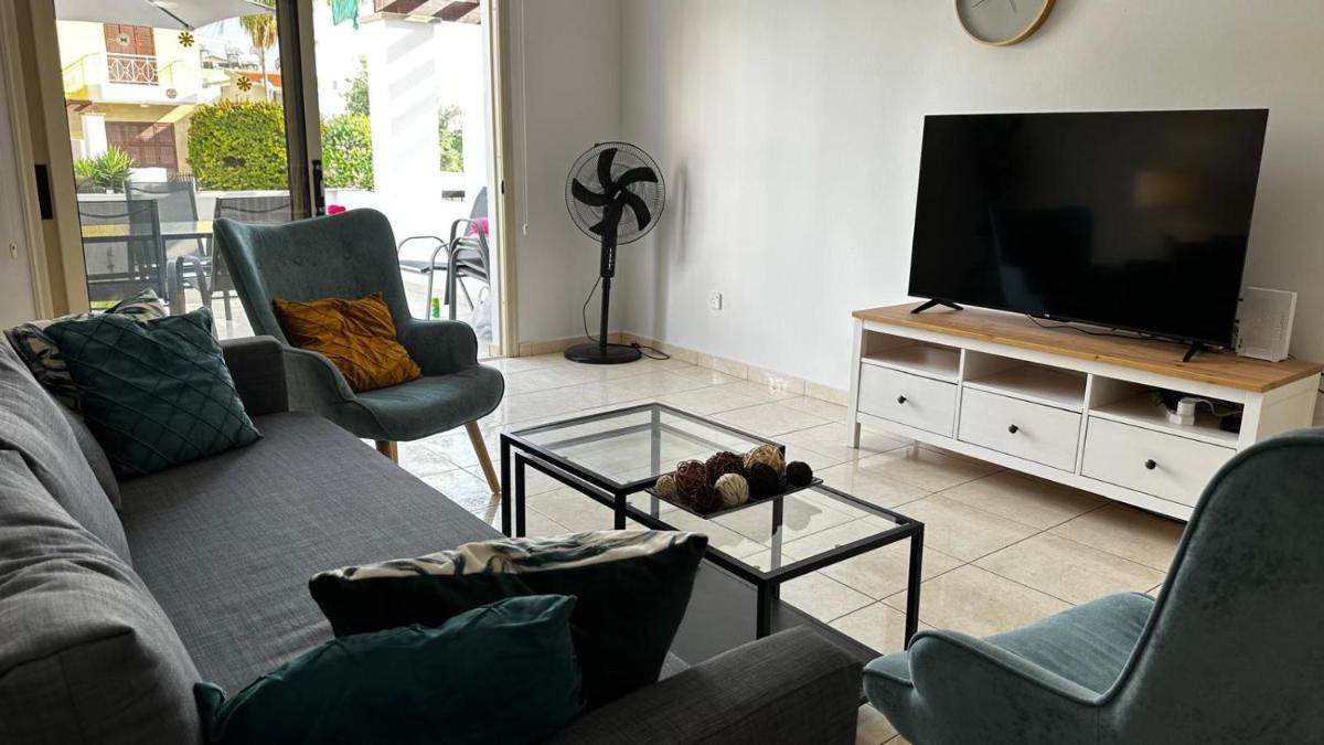 Apartament Cosy House with pool, Paphos Pafos,Tombs of Kings - Housity