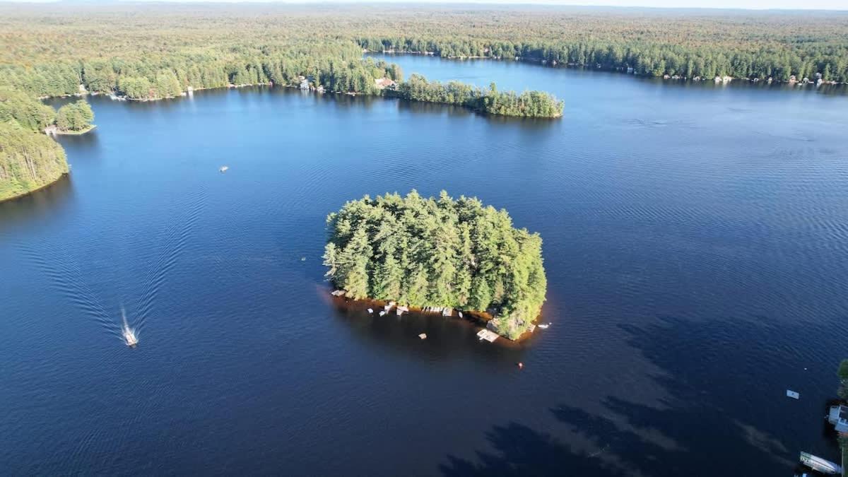 Stabbin Cabin #2 on Grant Island - Hot Tub, Boat, Pet Friendly - Housity