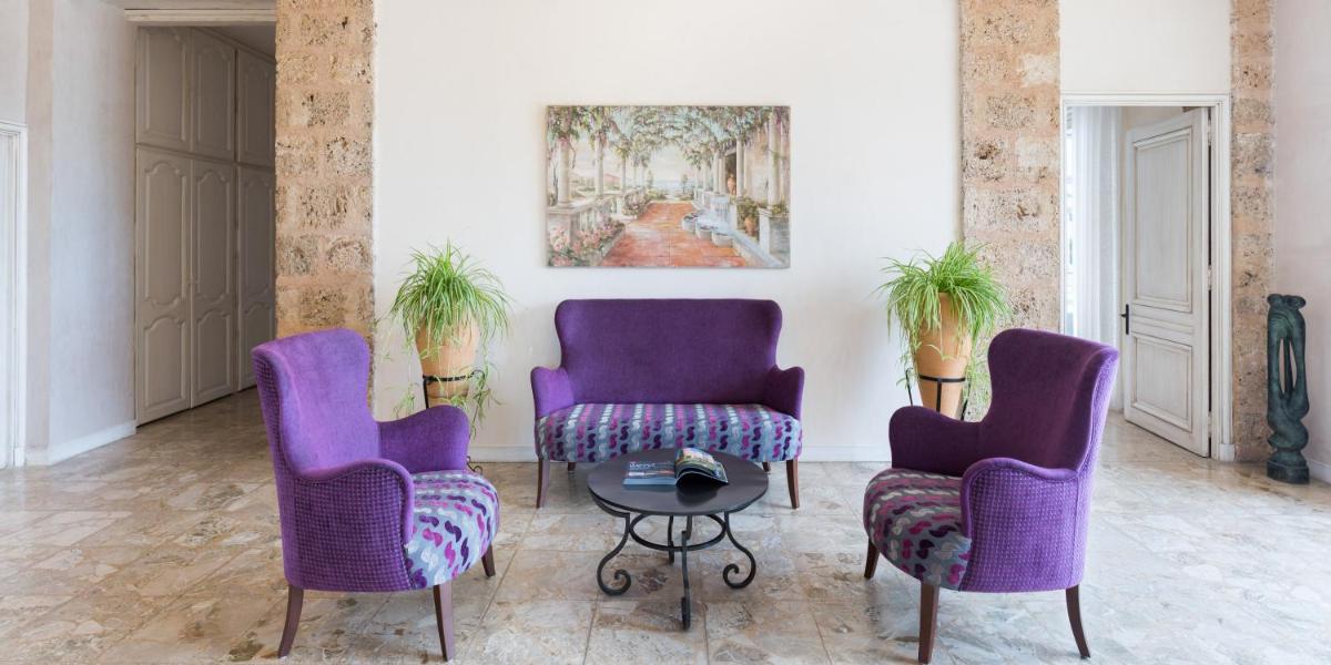 Coin salon dans l'établissement La Bastide De Tourtour Hotel & Spa