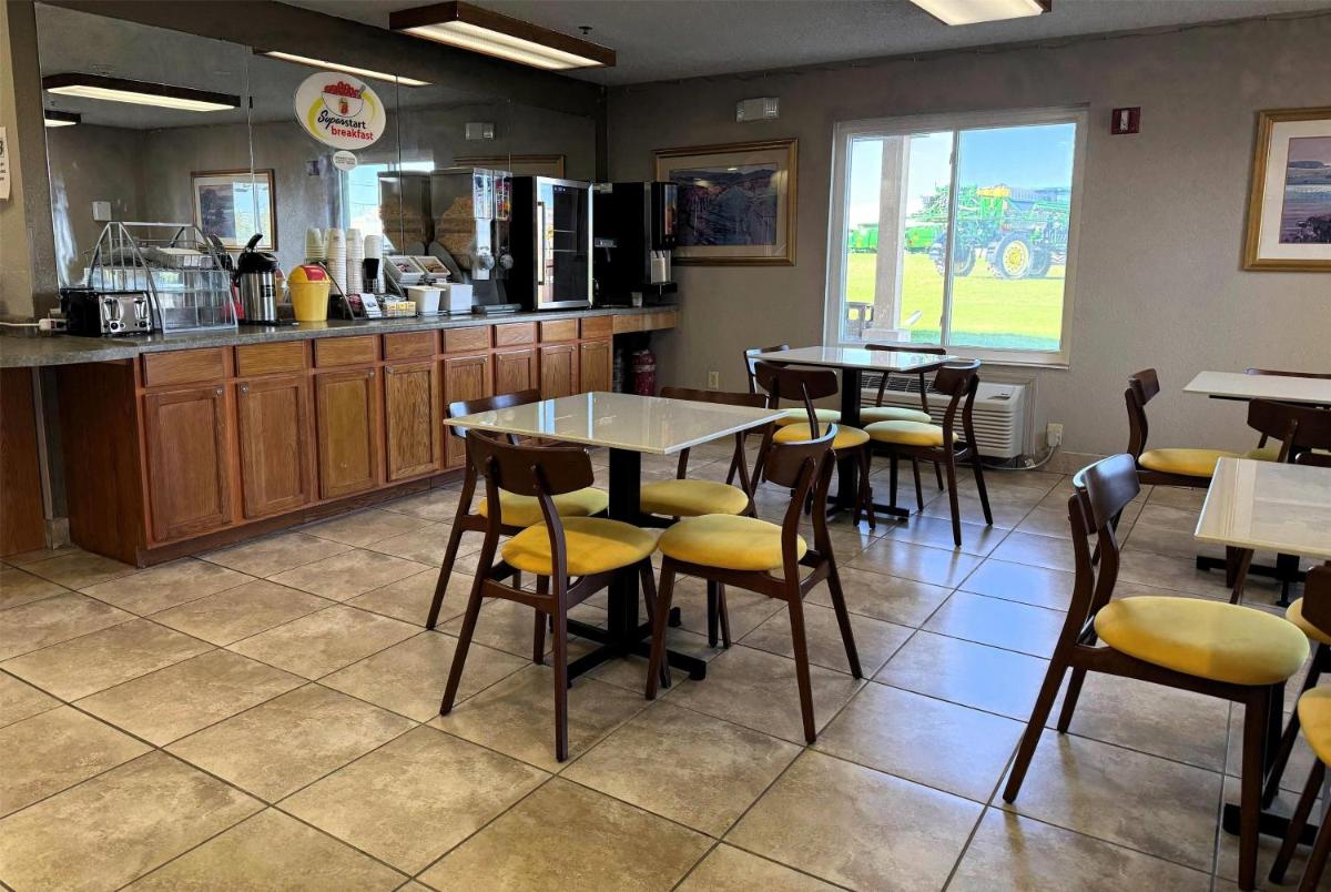 Super 8 by Wyndham Frankfort IN - Housity