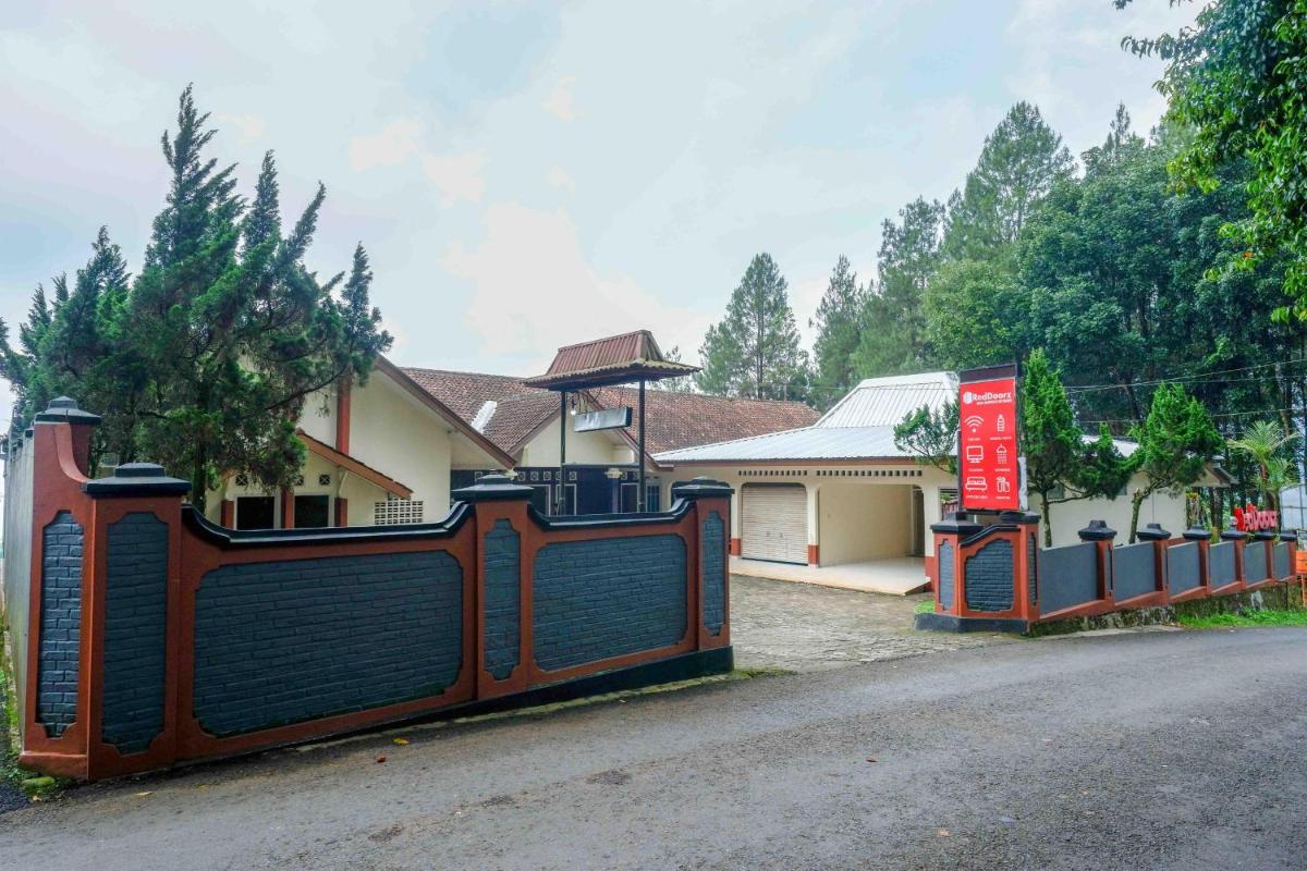 RedDoorz near Lokawisata Baturaden 2 - Housity