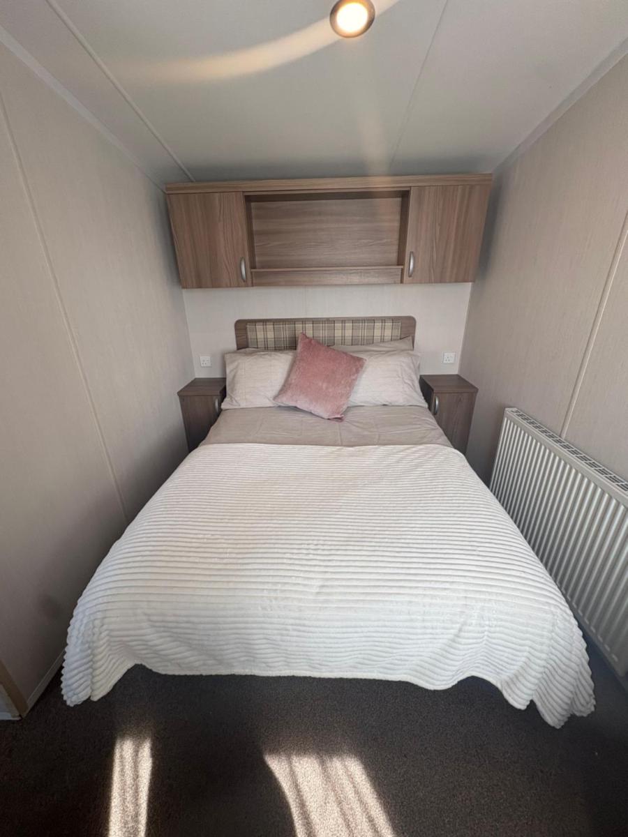 Haven allhallows, Sleeps 8, free WiFi, Air con - Housity