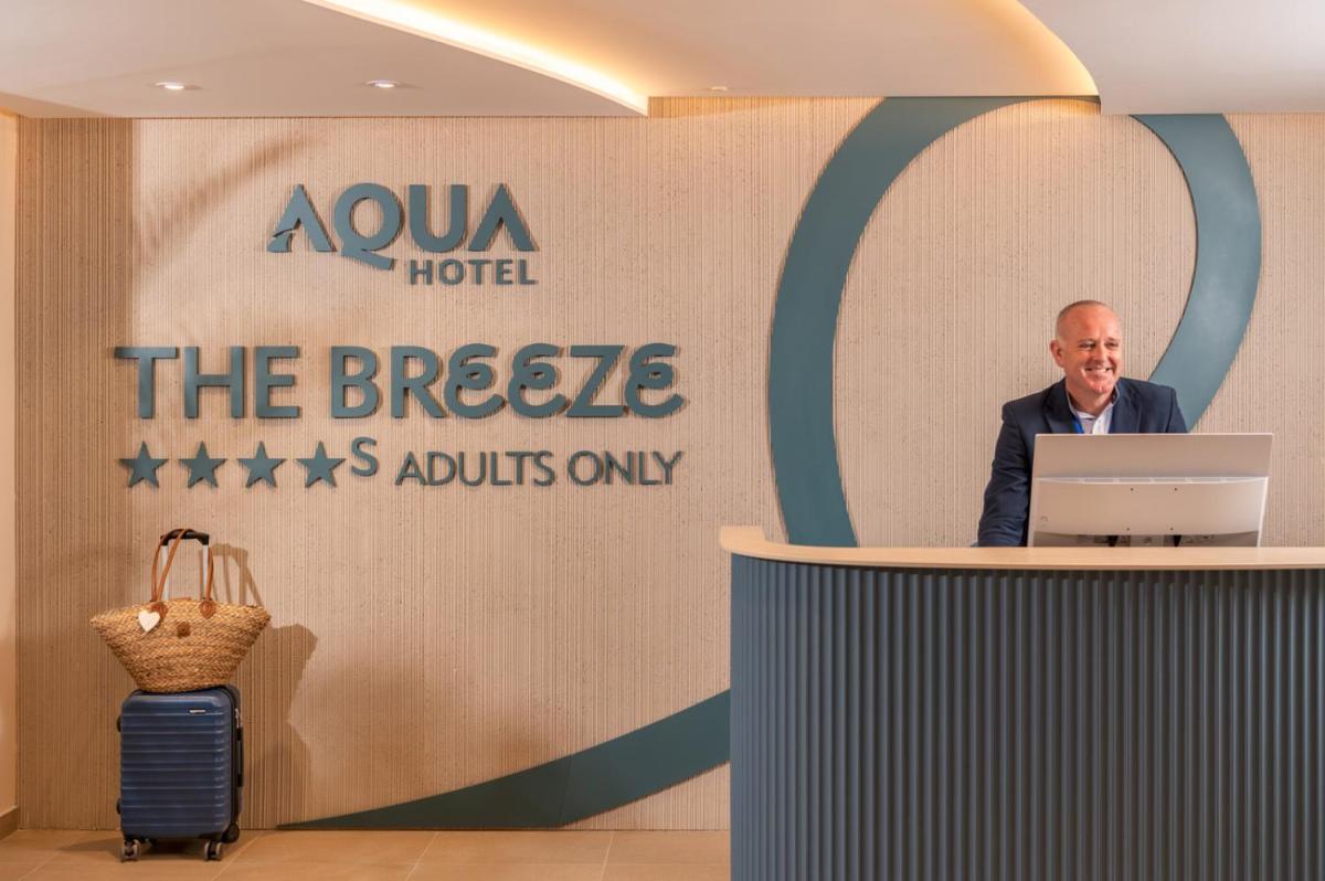 Clientes alojados en AQUA Hotel The Breeze & Spa - All Inclusive - Adults Only - 4Sup