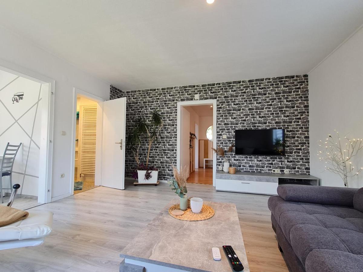 Anjas Ferienwohnung in Syke-am Bahnhof, zentral aber ruhig, 2 Zimmer, Terrasse, Parkplatz, Bremen nur 25 km - Housity